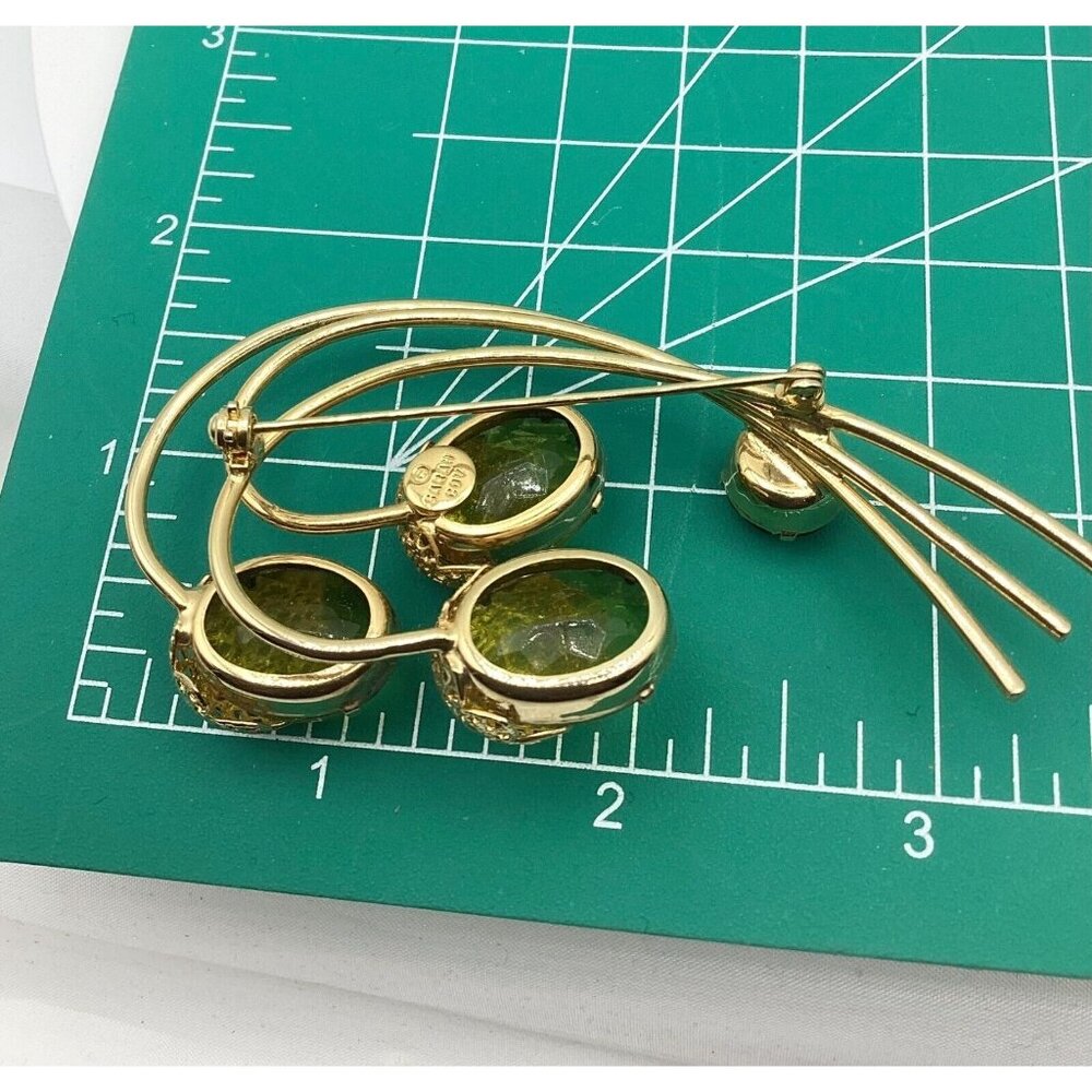 1970s Sarah Coventry Brilliant Cut Olivine Crystal Acorn With GP Cap Brooch Pin - Picture 5 of 5